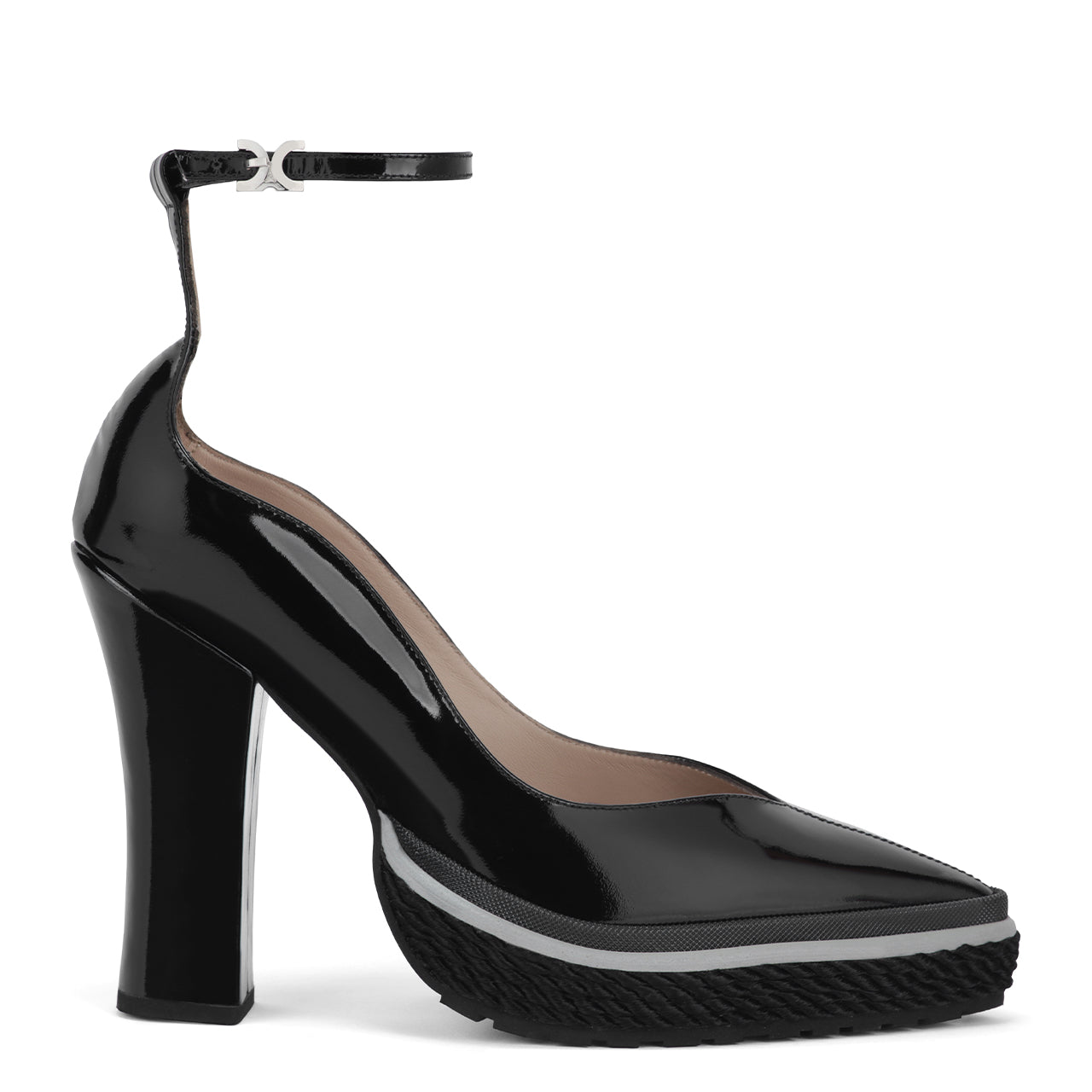 FEMME FATALE BLACK